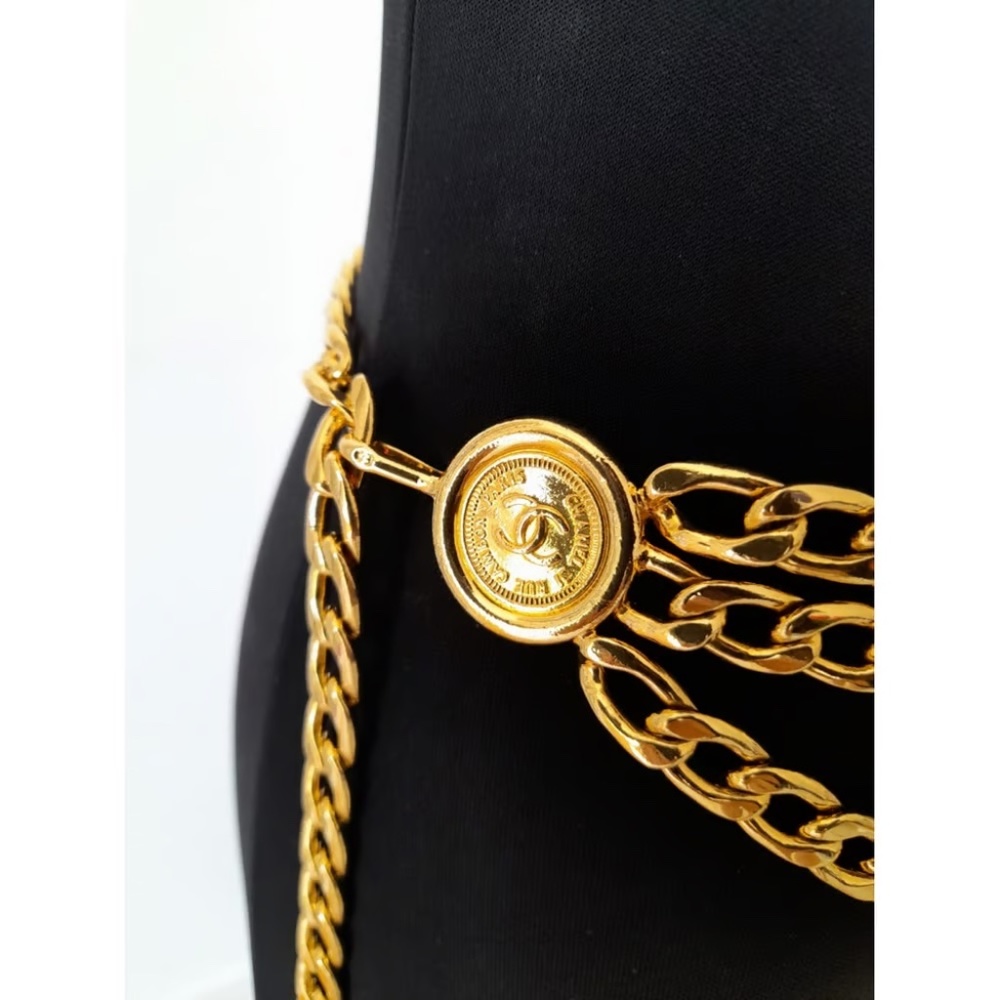 CHANEL Vintage 1994 3-Strand Chain 31 Rue Cambon Paris Golden Medallion Belt​
